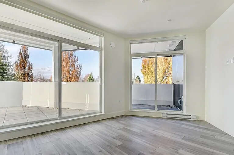 Bright 1 Bedroom + Flex Condo with Huge Balcony