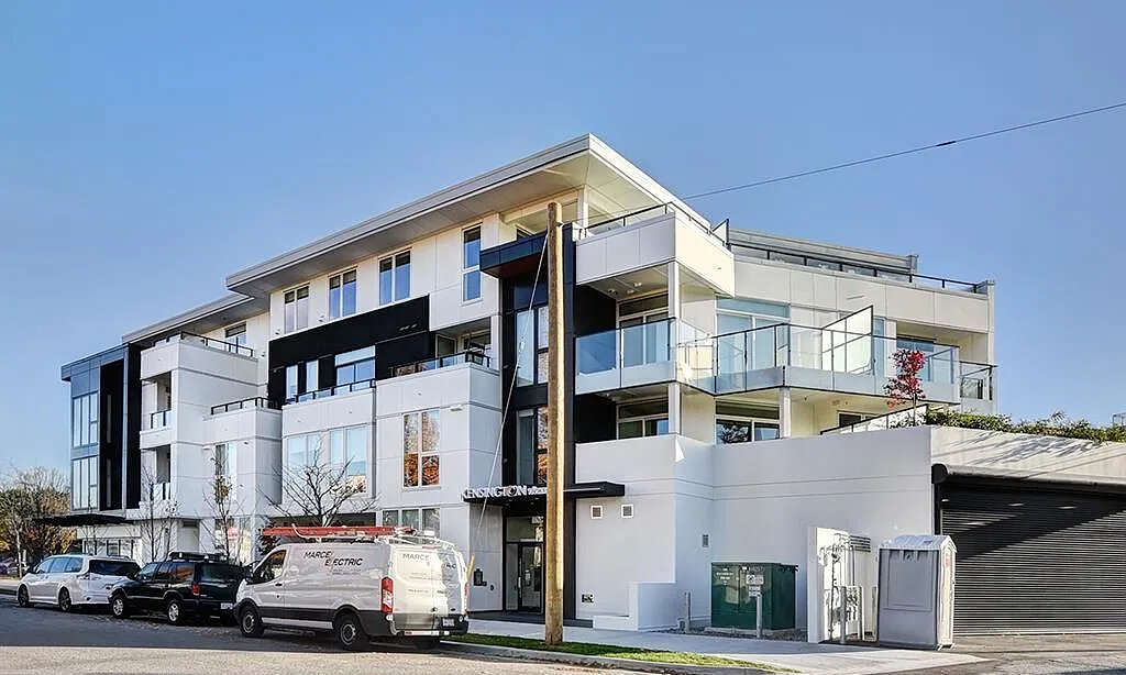 Bright 1 Bedroom + Flex Condo with Huge Balcony