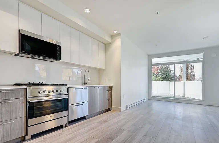 Bright 1 Bedroom + Flex Condo with Huge Balcony