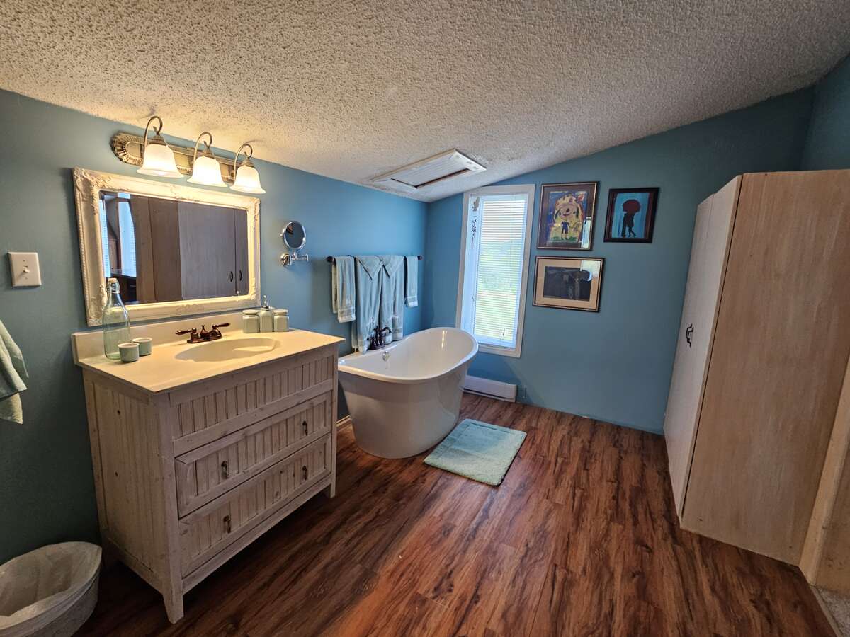 Loft Bedroom East Bathroom
