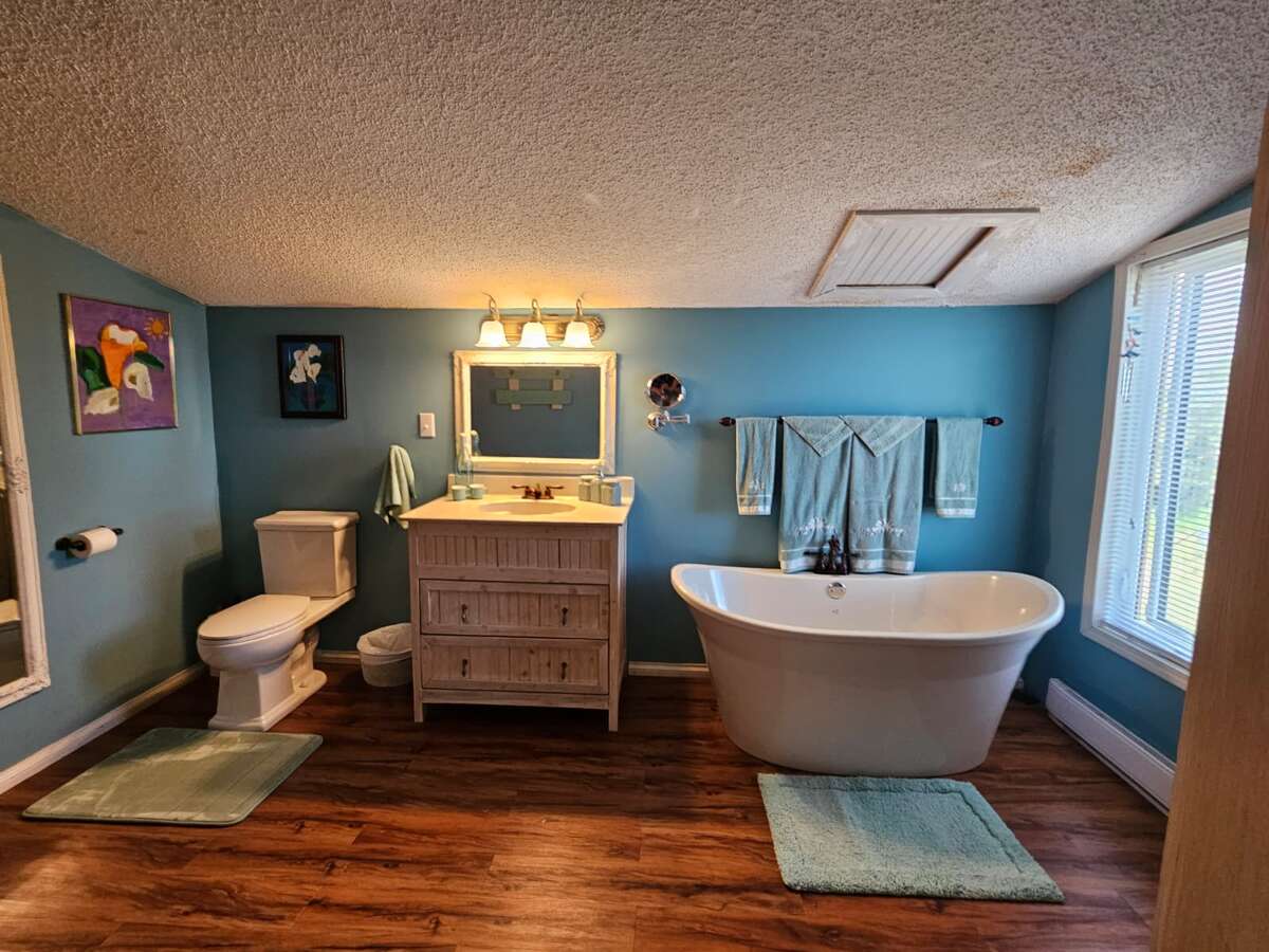 Loft Bedroom East Bathroom