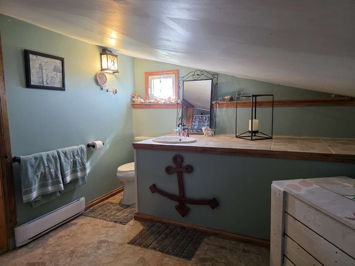 Loft Bedroom West Bathroom