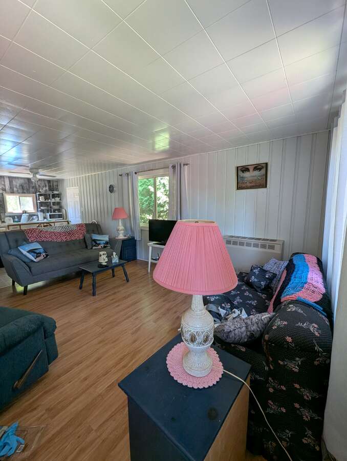 Bow Hill – Quiet 3-bedroom retreat surrounded by green space, ideal for lawn games and relaxation.