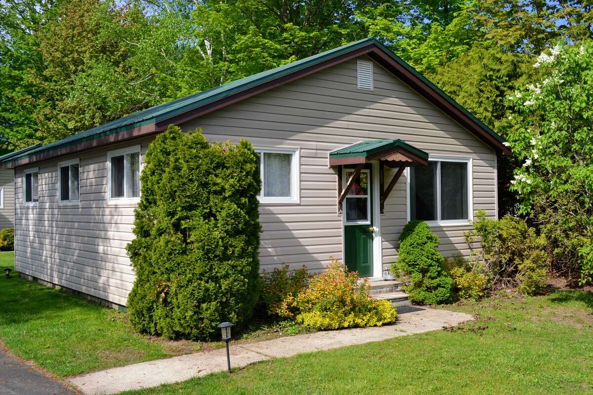 Centenary – Bright 3-bedroom cottage enjoying sunshine throughout most of the day.