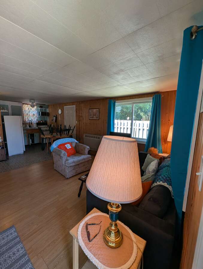 Bow Hill – Quiet 3-bedroom retreat surrounded by green space, ideal for lawn games and relaxation.