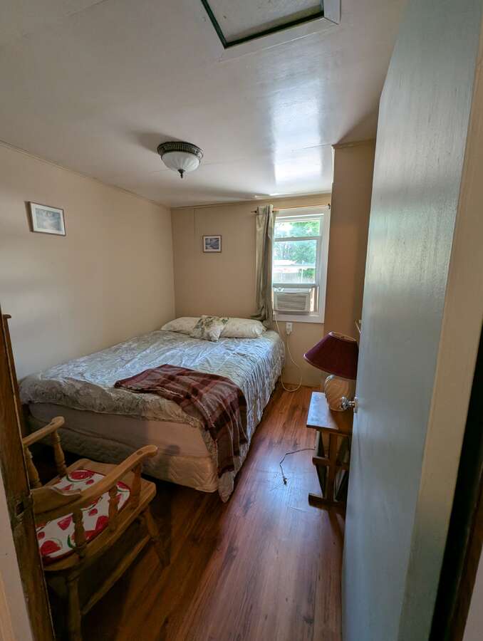 Bow Hill – Quiet 3-bedroom retreat surrounded by green space, ideal for lawn games and relaxation.