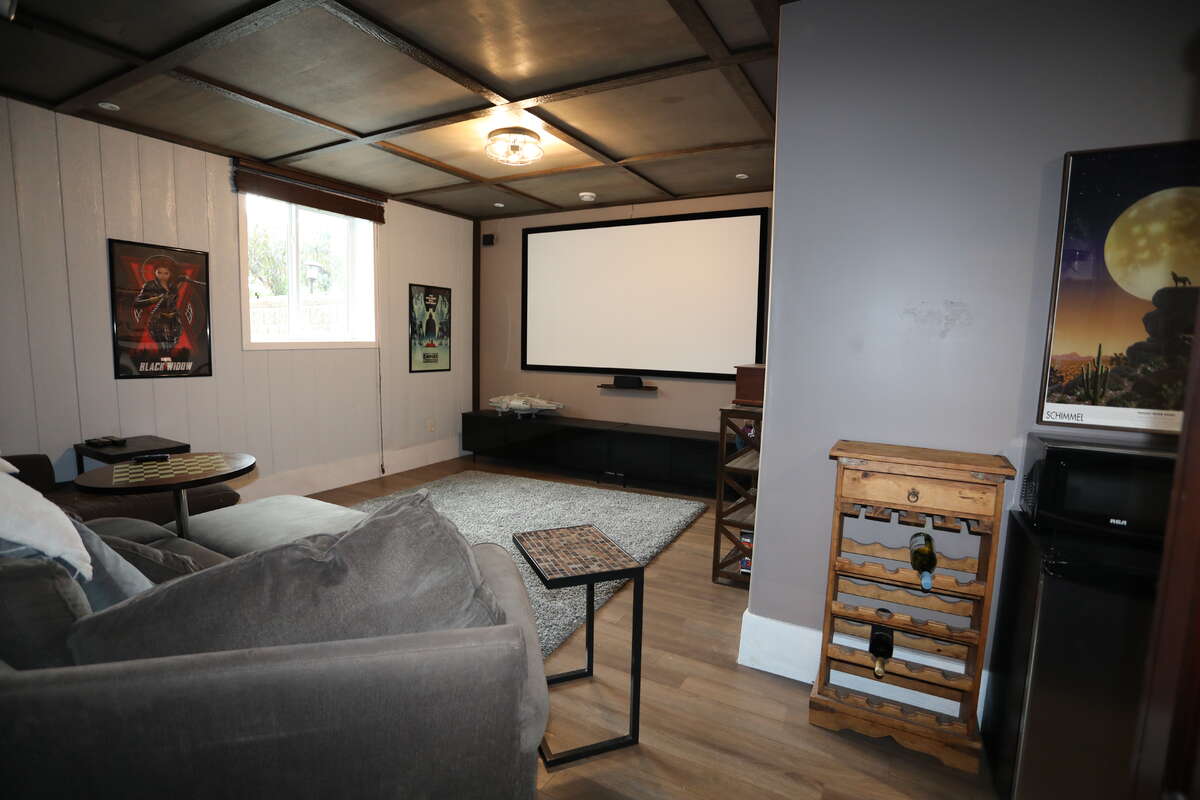 Large Movie room with 100 inch projector-screen.
