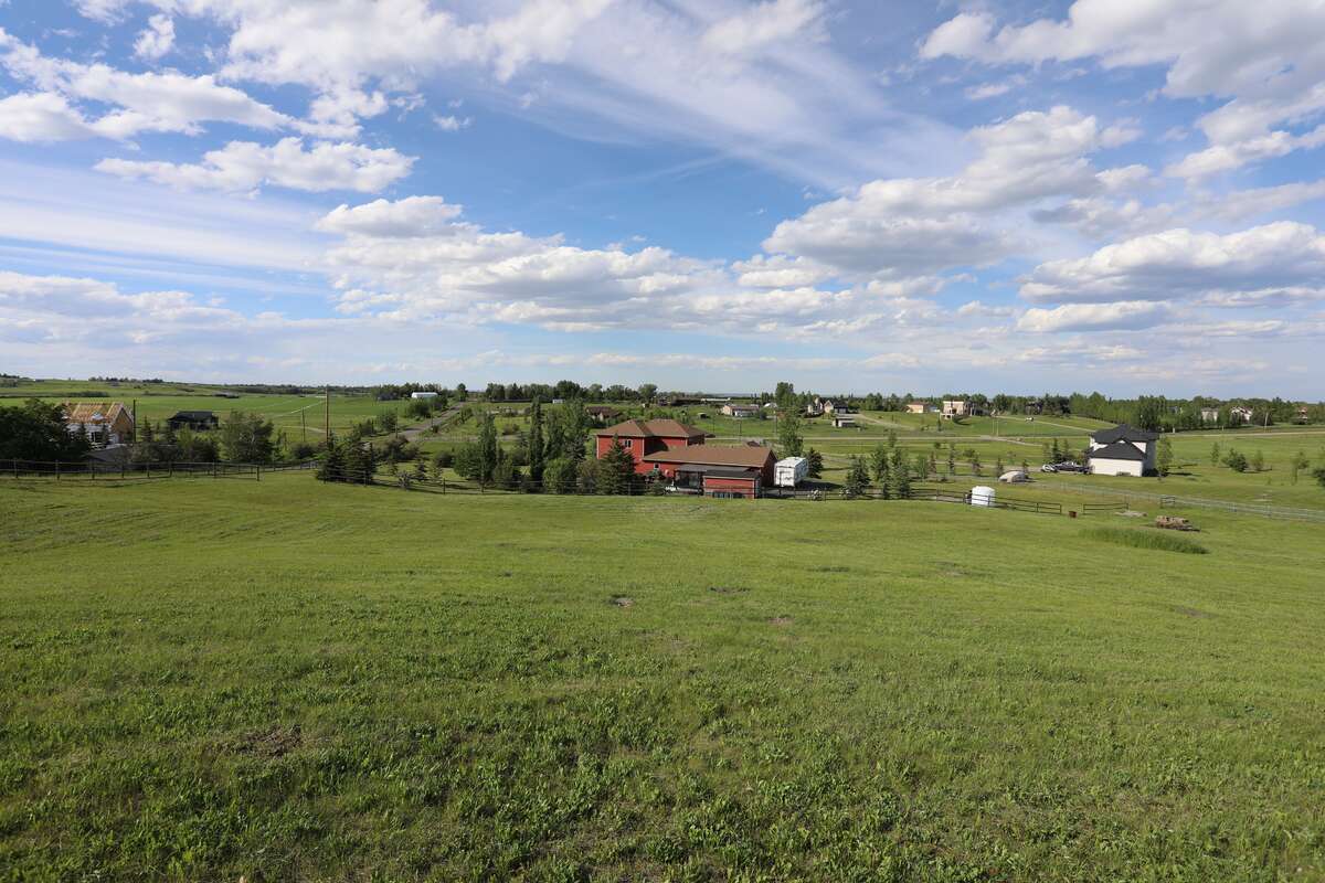 Two acres in the back for unlimited potential, 3-horse-ready including buffulo-wire fencing,