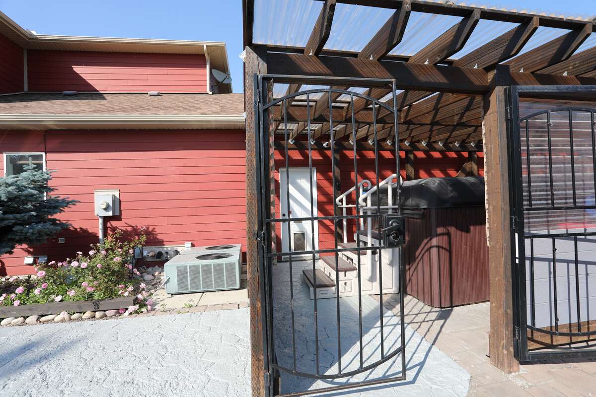 Back access to garage from covered pergola, dual airconditioners