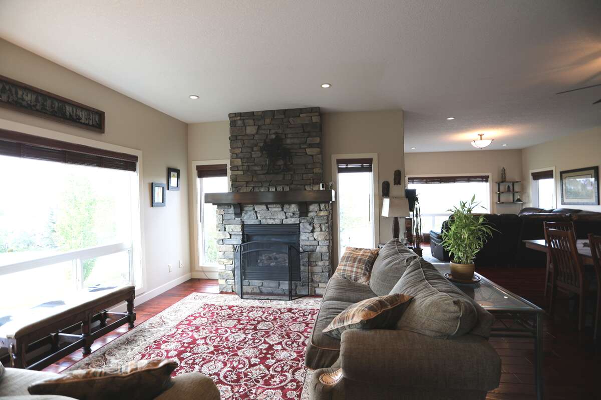 Year-round panoramic view of your new front yard