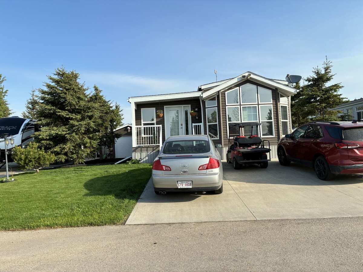 Front of House with parking for 2 vehicles and golf cart