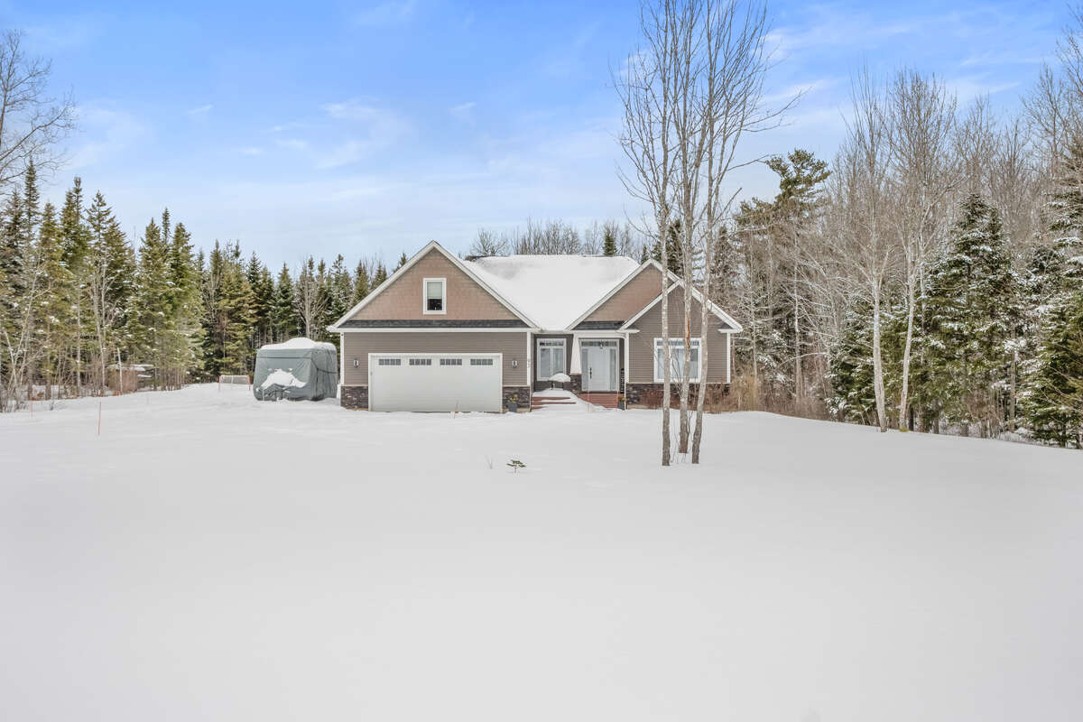93 La Fontaine Drive
