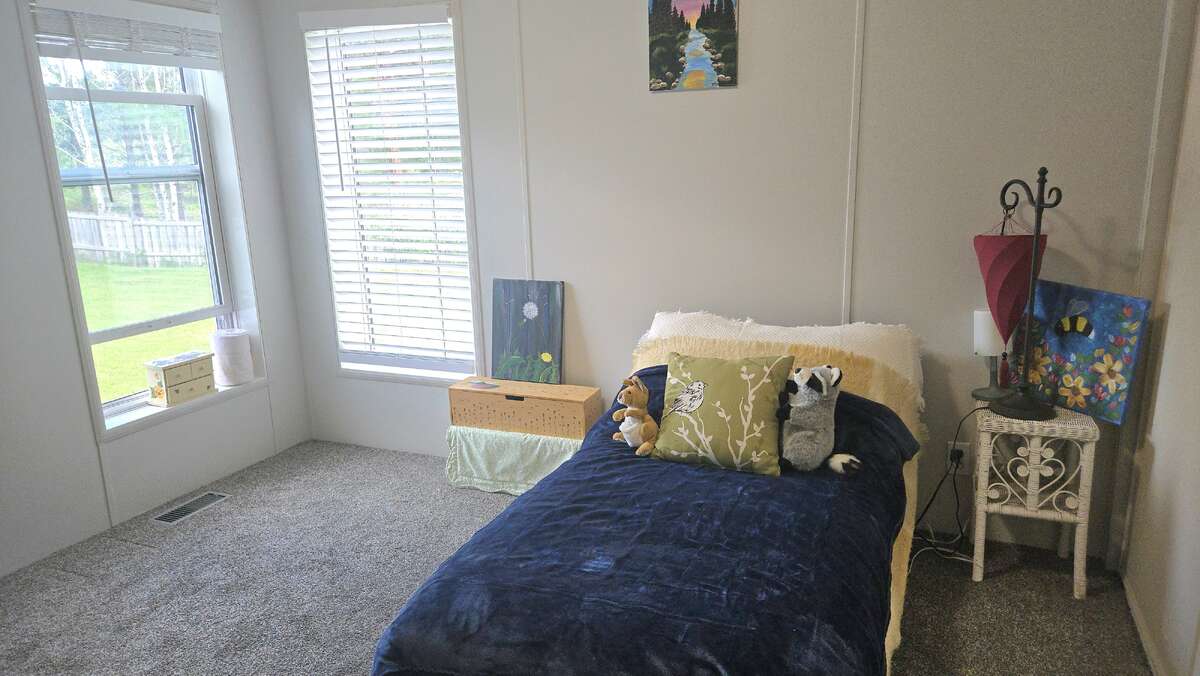 Master Bedroom ,back corner with beautiful view of yard