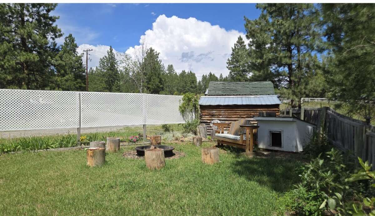 dog house ,insulated and shingled roof