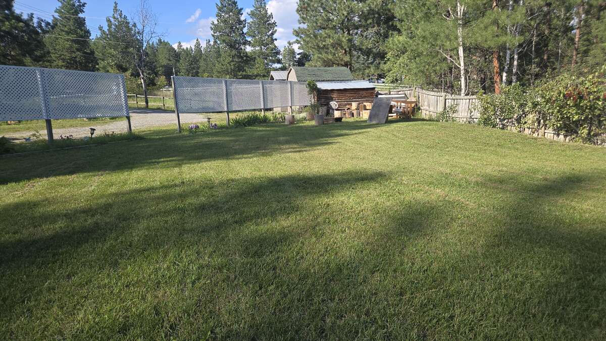 dog house ,insulated and shingled roof