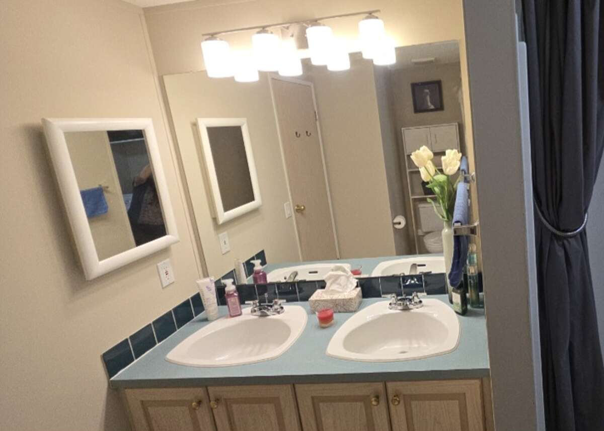 Master Bedroom ,back corner with beautiful view of yard