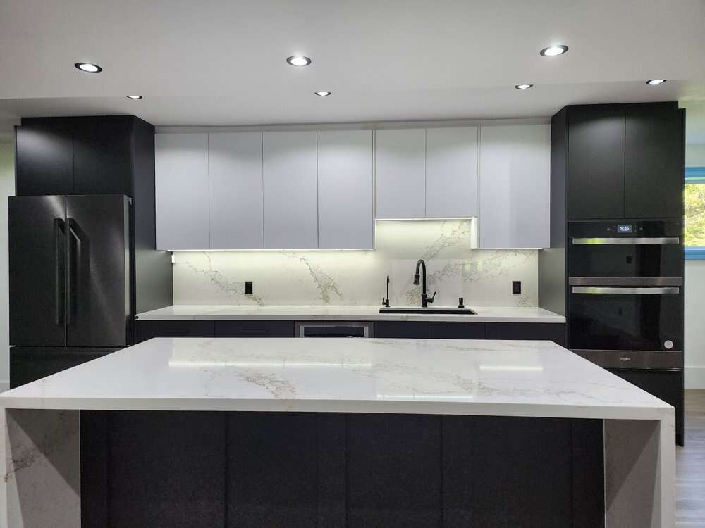 Raised bungalow, recently renovated!