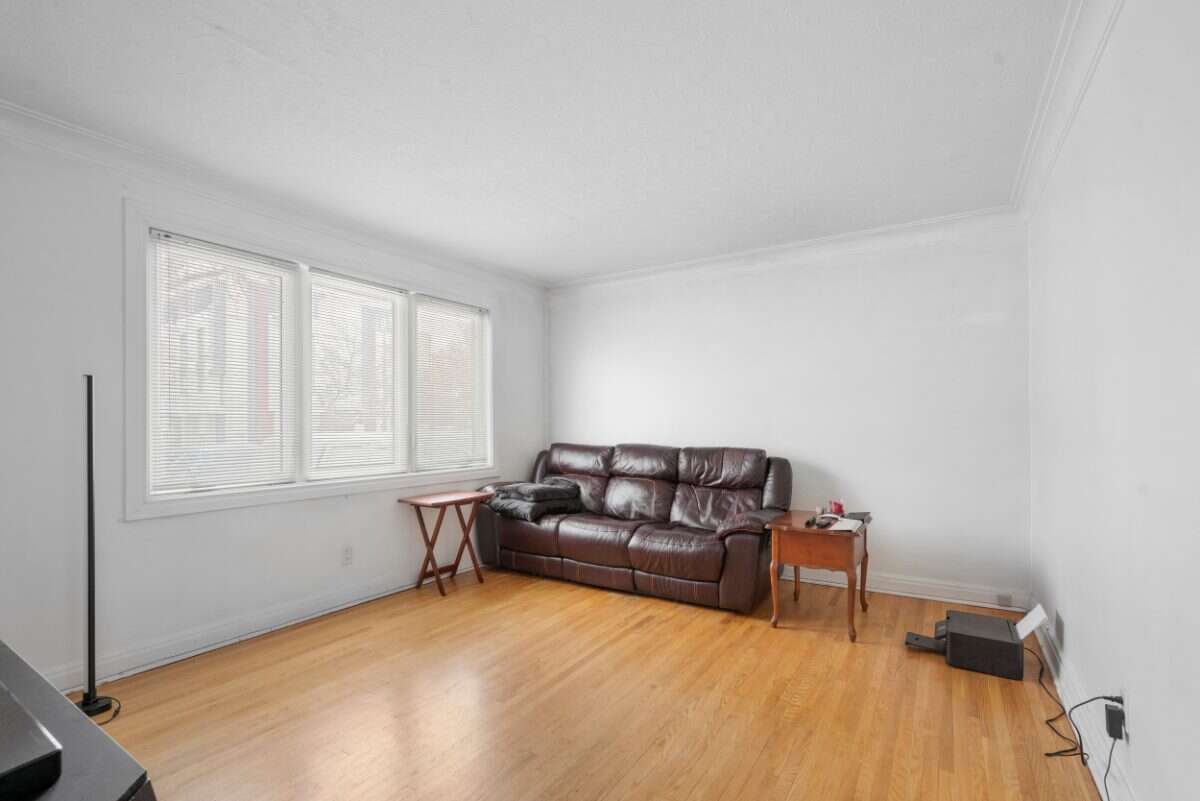 Great location & backing onto a park!