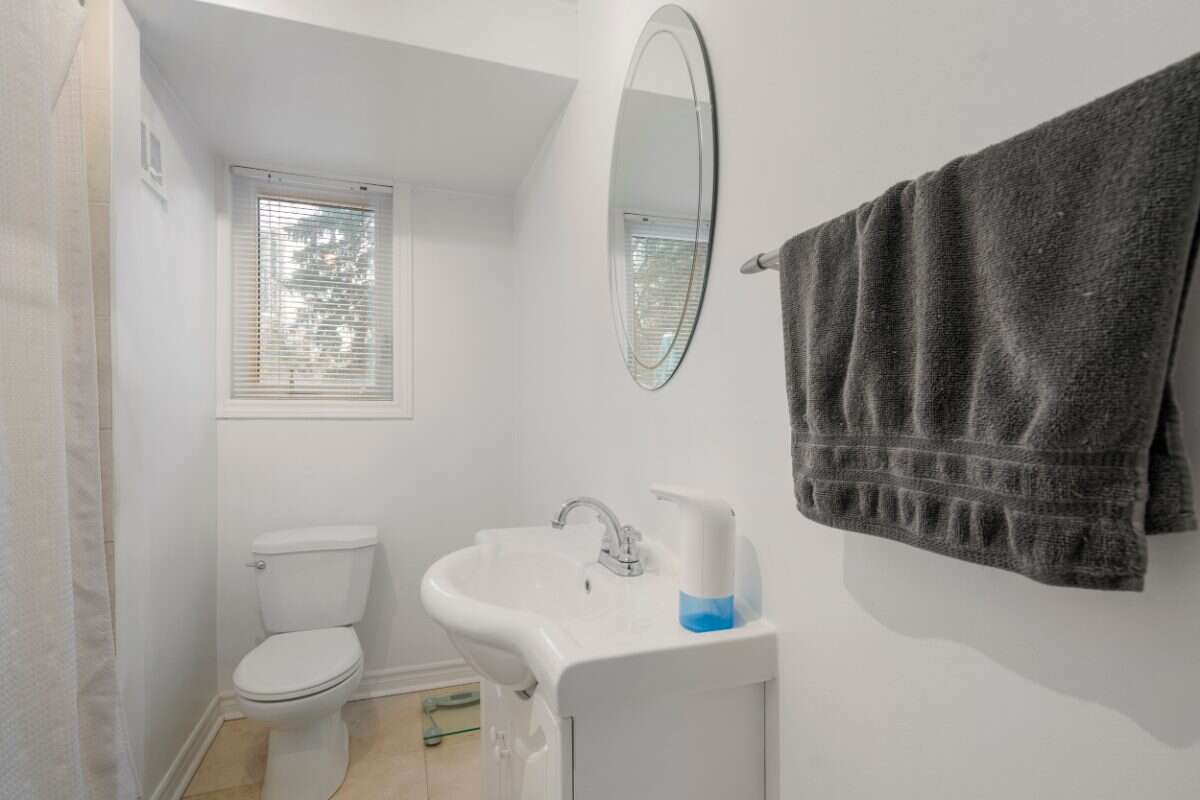 Great location & backing onto a park!