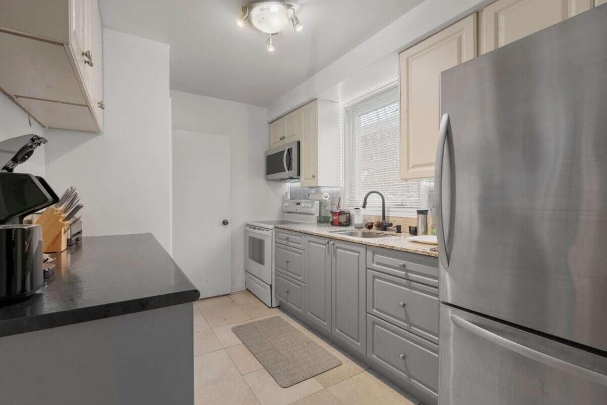 Great location & backing onto a park!
