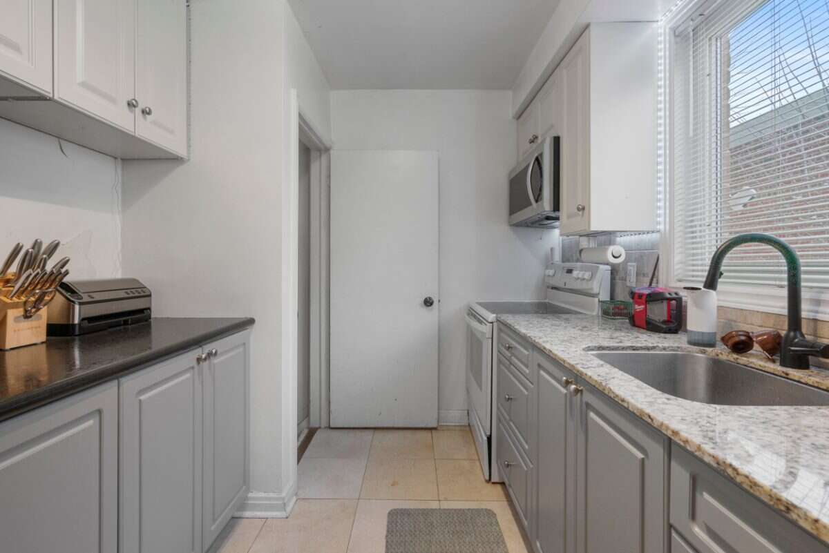 Great location & backing onto a park!