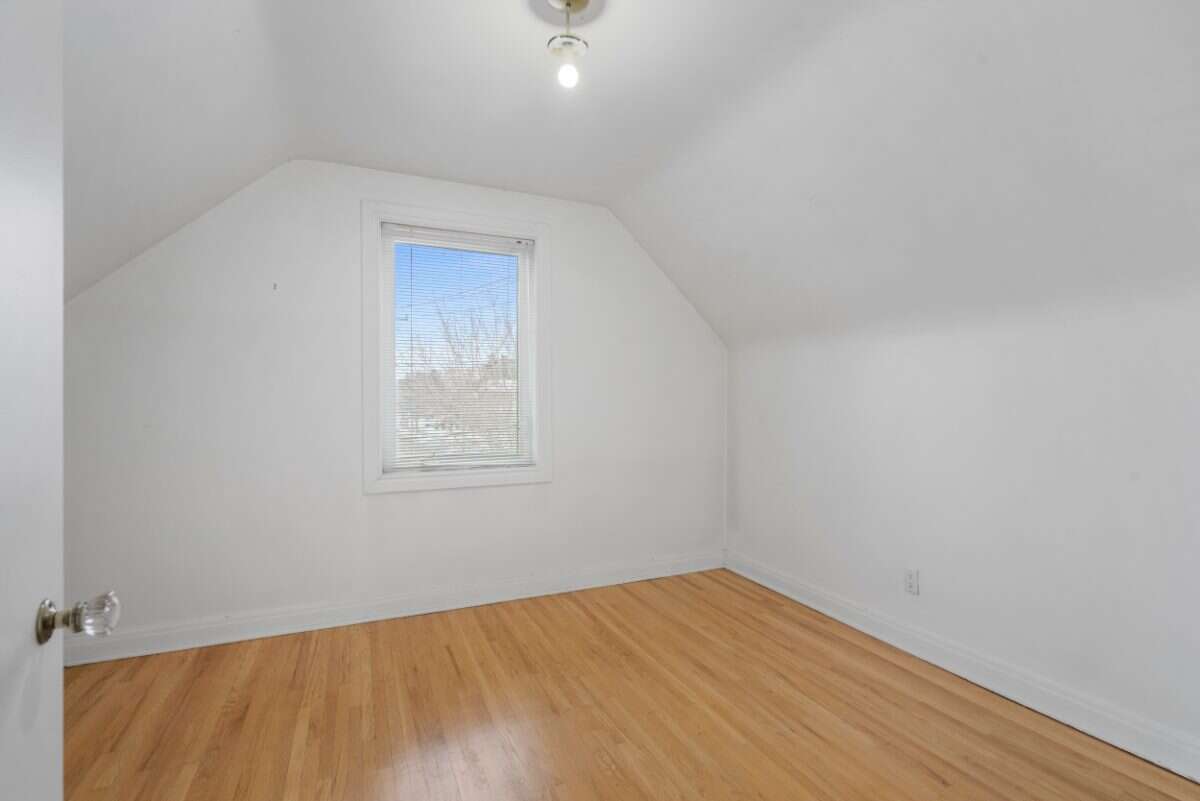 Great location & backing onto a park!