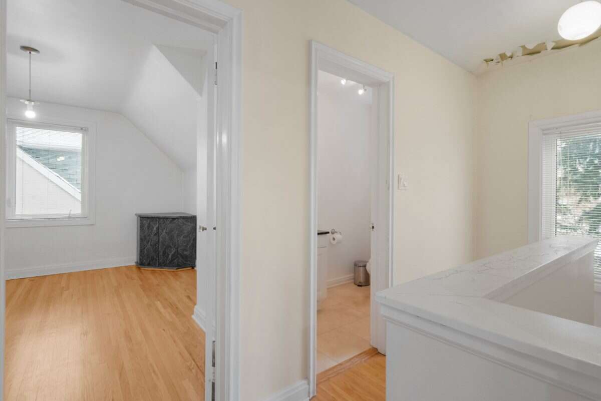 Great location & backing onto a park!