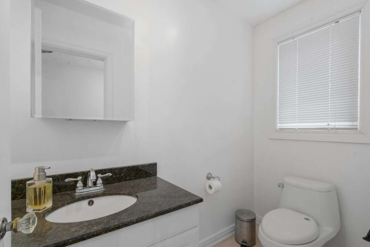 Great location & backing onto a park!