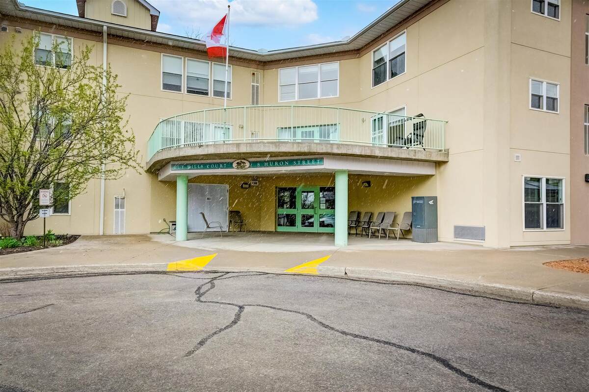Condo For Sale in Lindsay, ON - 2 bed, 2 bath