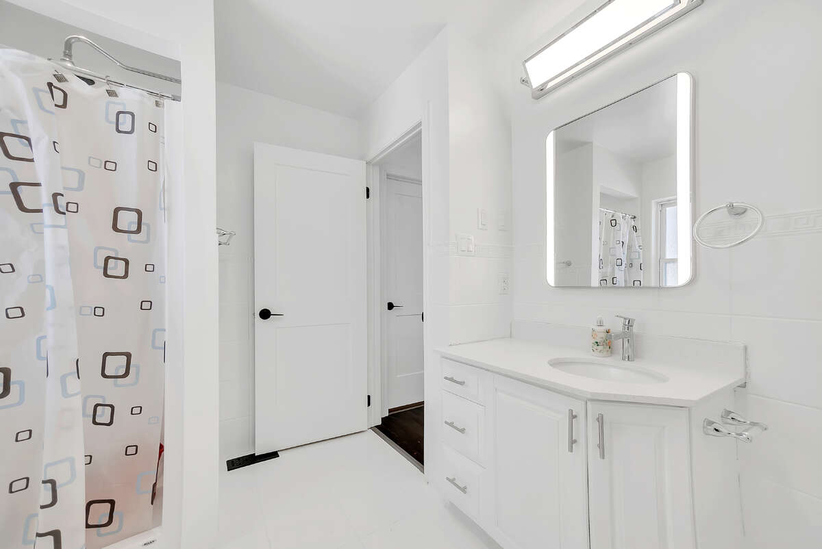 4 piece washroom