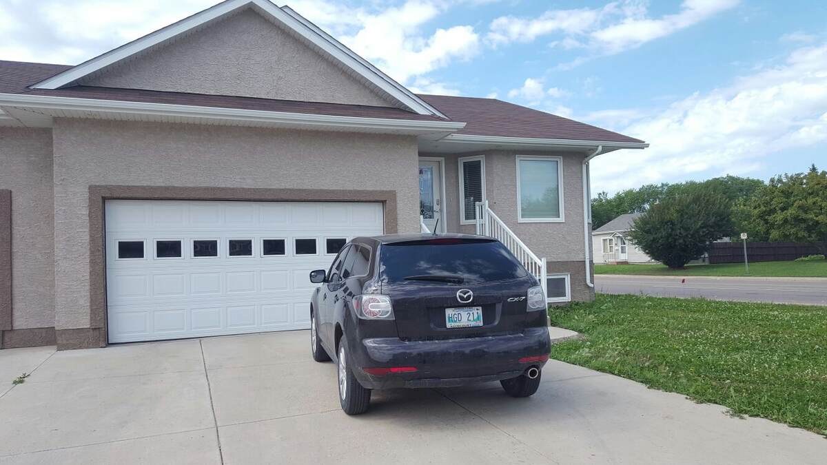 Half Duplex / House For Sale in Yorkton, SK - 4+1 bed, 2 bath