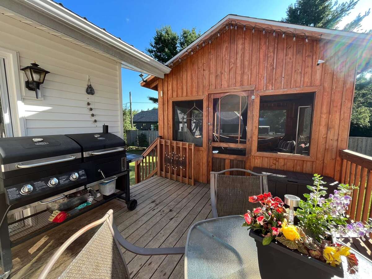 Move-in Ready, Well Kept Home, Close to Everything