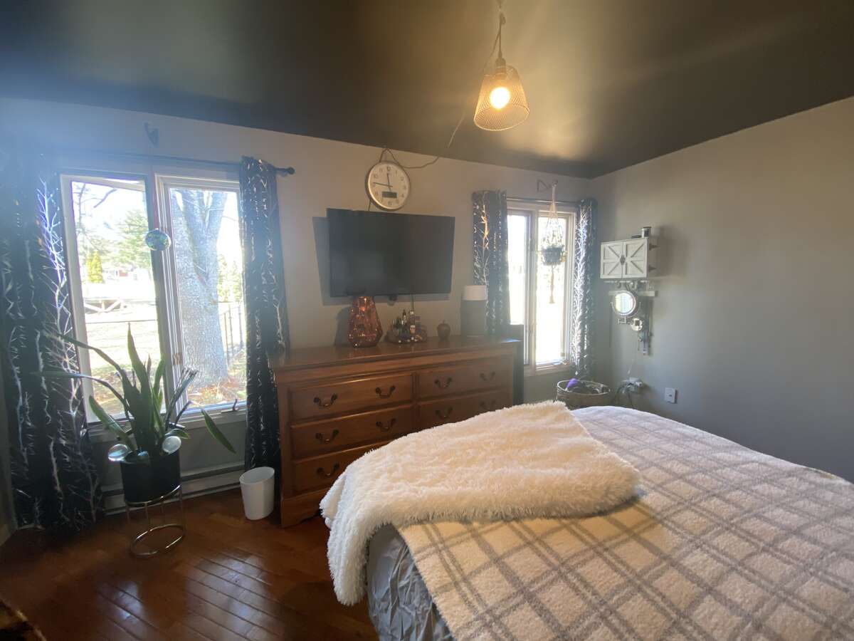 Move-in Ready, Well Kept Home, Close to Everything