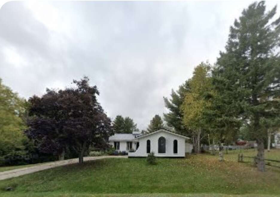 Move-in Ready, Well Kept Home, Close to Everything