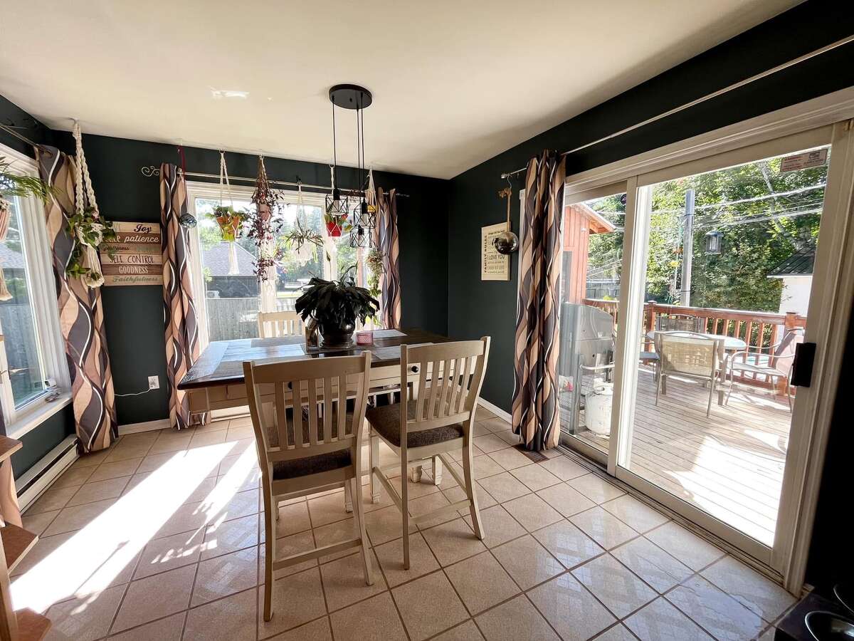 Move-in Ready, Well Kept Home, Close to Everything