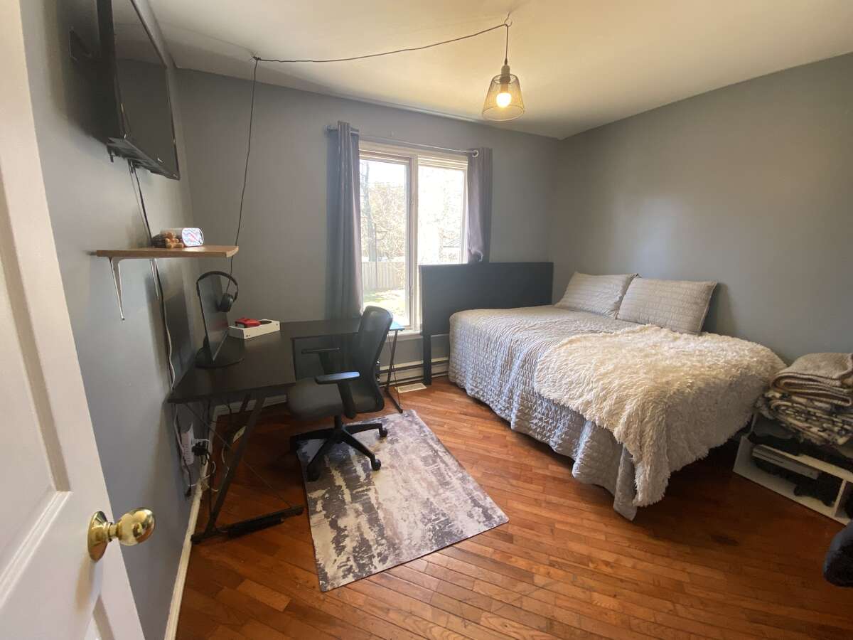 Move-in Ready, Well Kept Home, Close to Everything