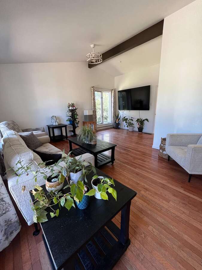 Move-in Ready, Well Kept Home, Close to Everything