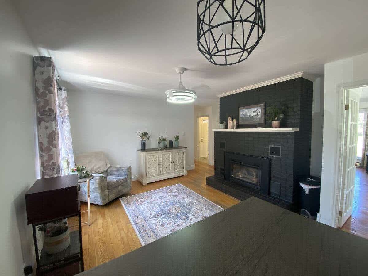 Move-in Ready, Well Kept Home, Close to Everything