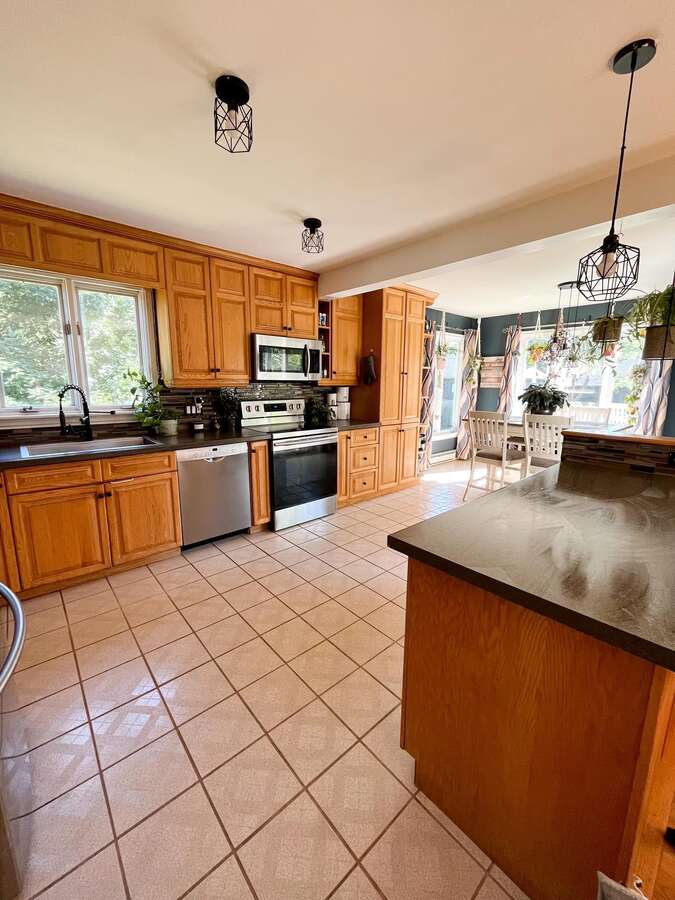 Move-in Ready, Well Kept Home, Close to Everything