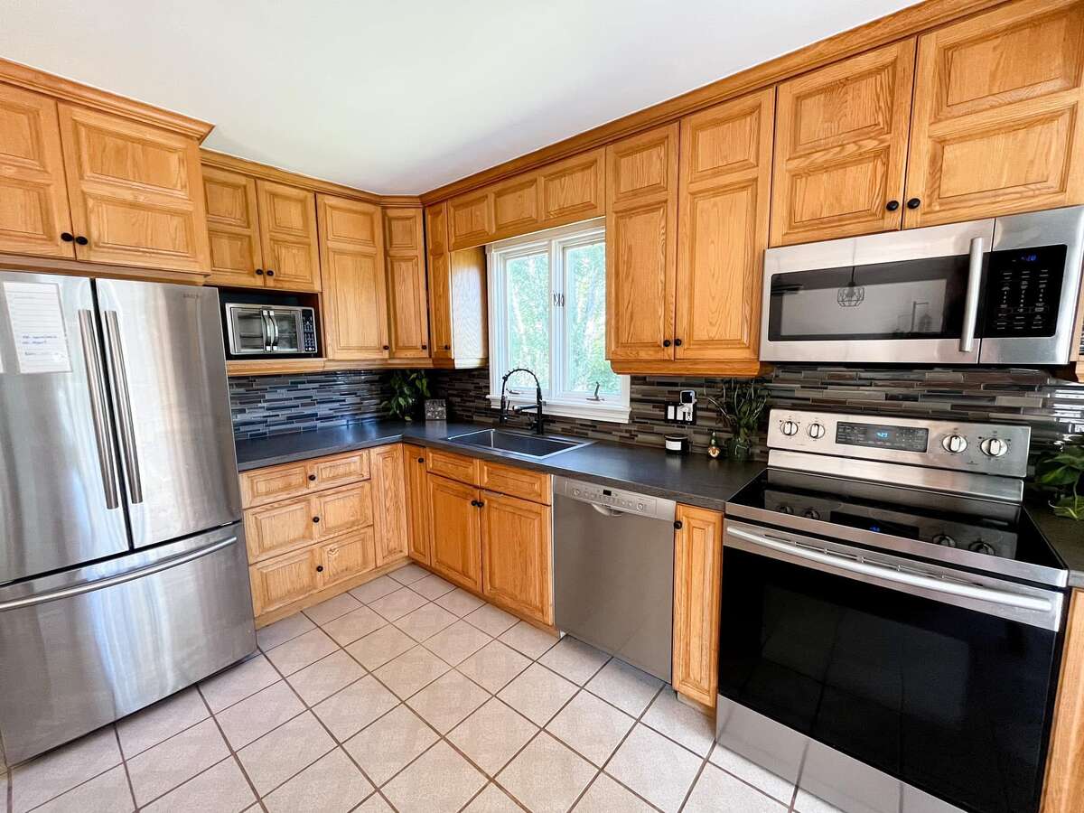 Move-in Ready, Well Kept Home, Close to Everything