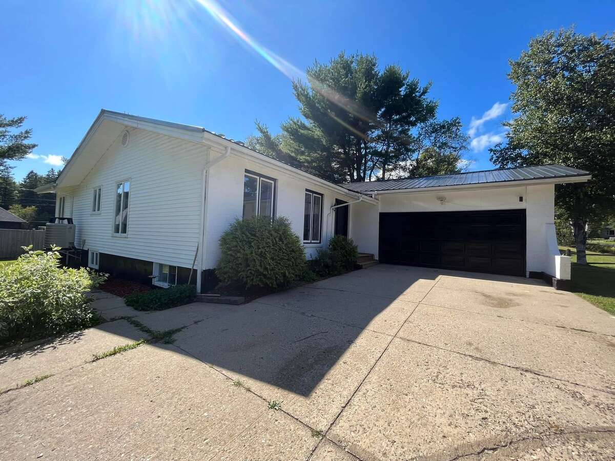 Move-in Ready, Well Kept Home, Close to Everything