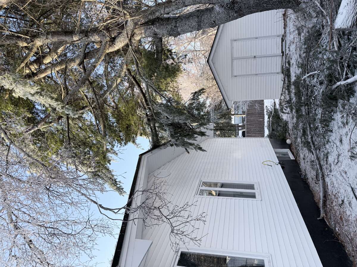 Move-in Ready, Well Kept Home, Close to Everything