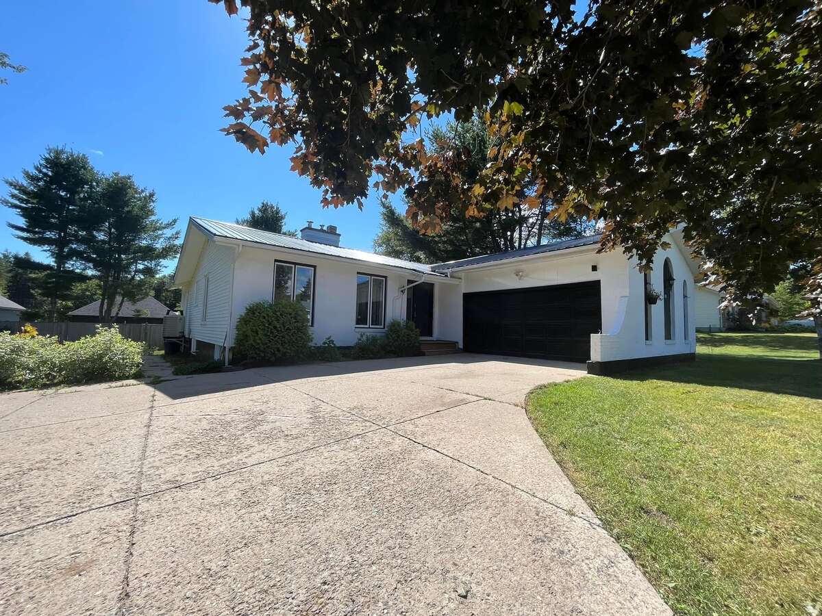 Move-in Ready, Well Kept Home, Close to Everything