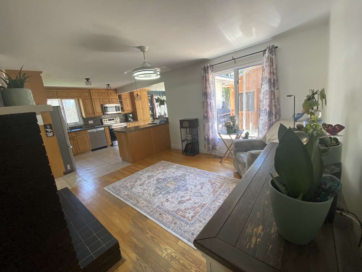 Move-in Ready, Well Kept Home, Close to Everything