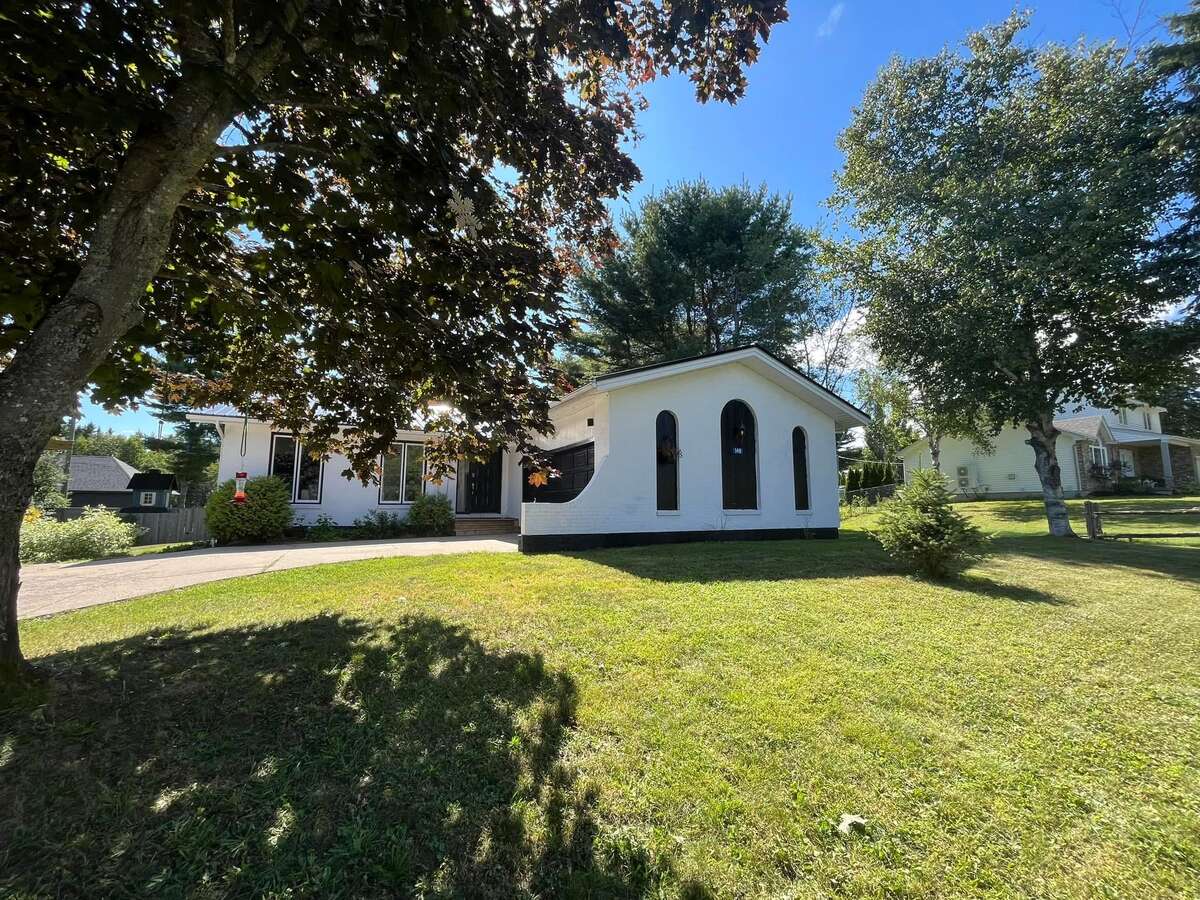 Move-in Ready, Well Kept Home, Close to Everything