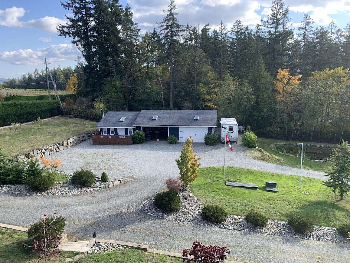 Suite - 2 x garages - RV parking