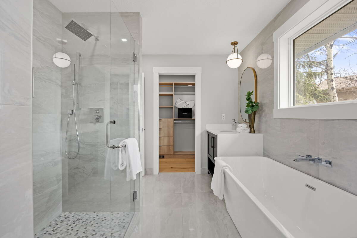 Forever Home in Oakridge Community