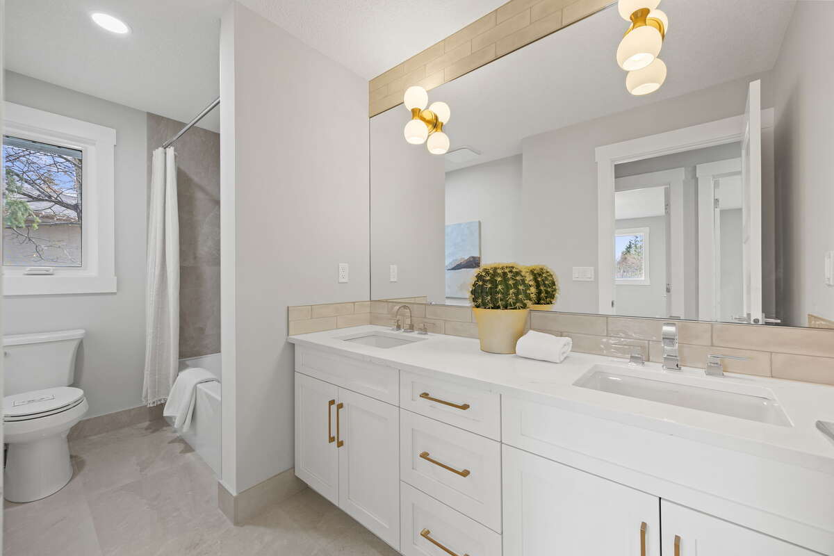 Forever Home in Oakridge Community