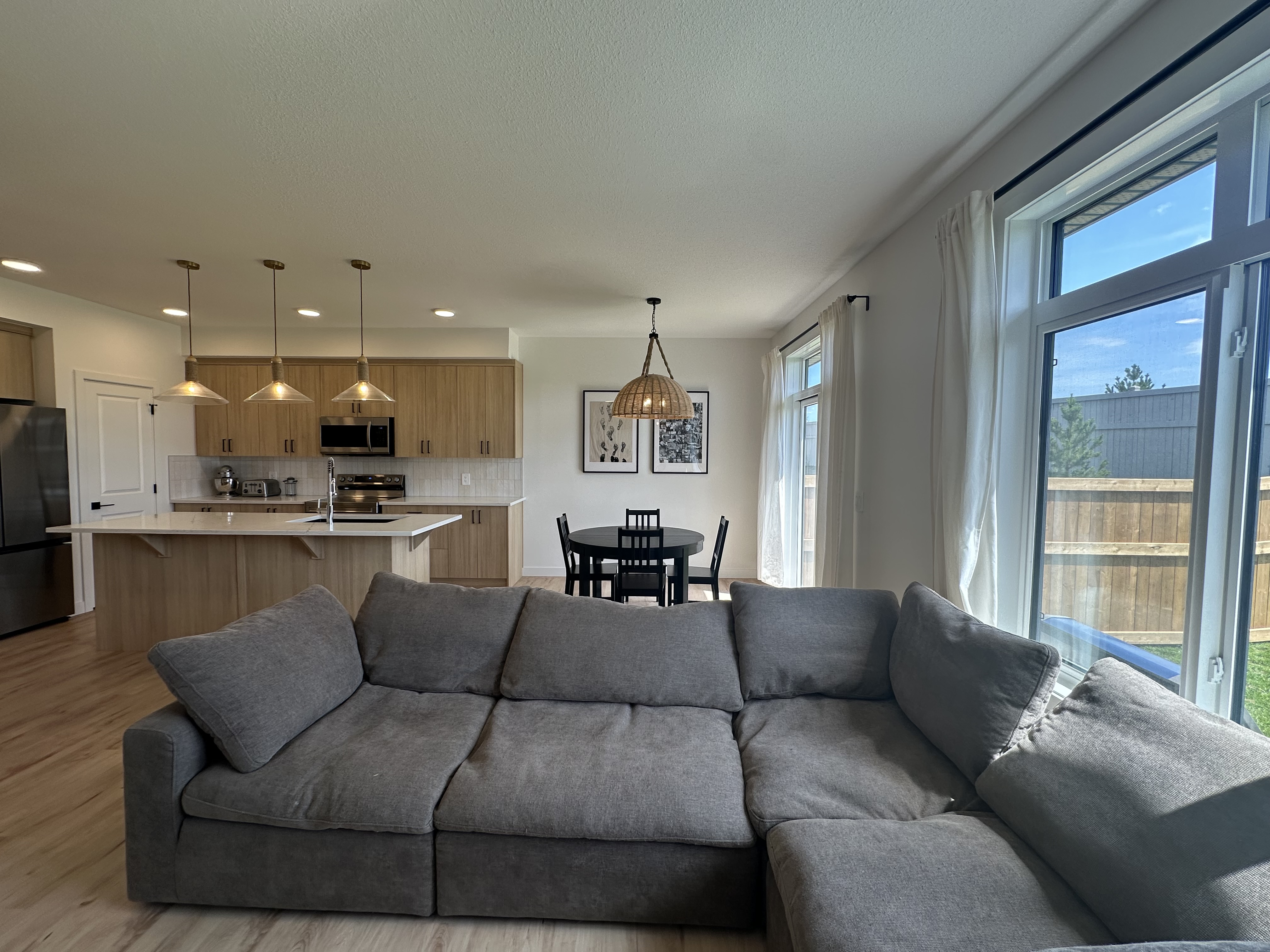 Bright/ spacious 3 bedroom home in St. Albert 