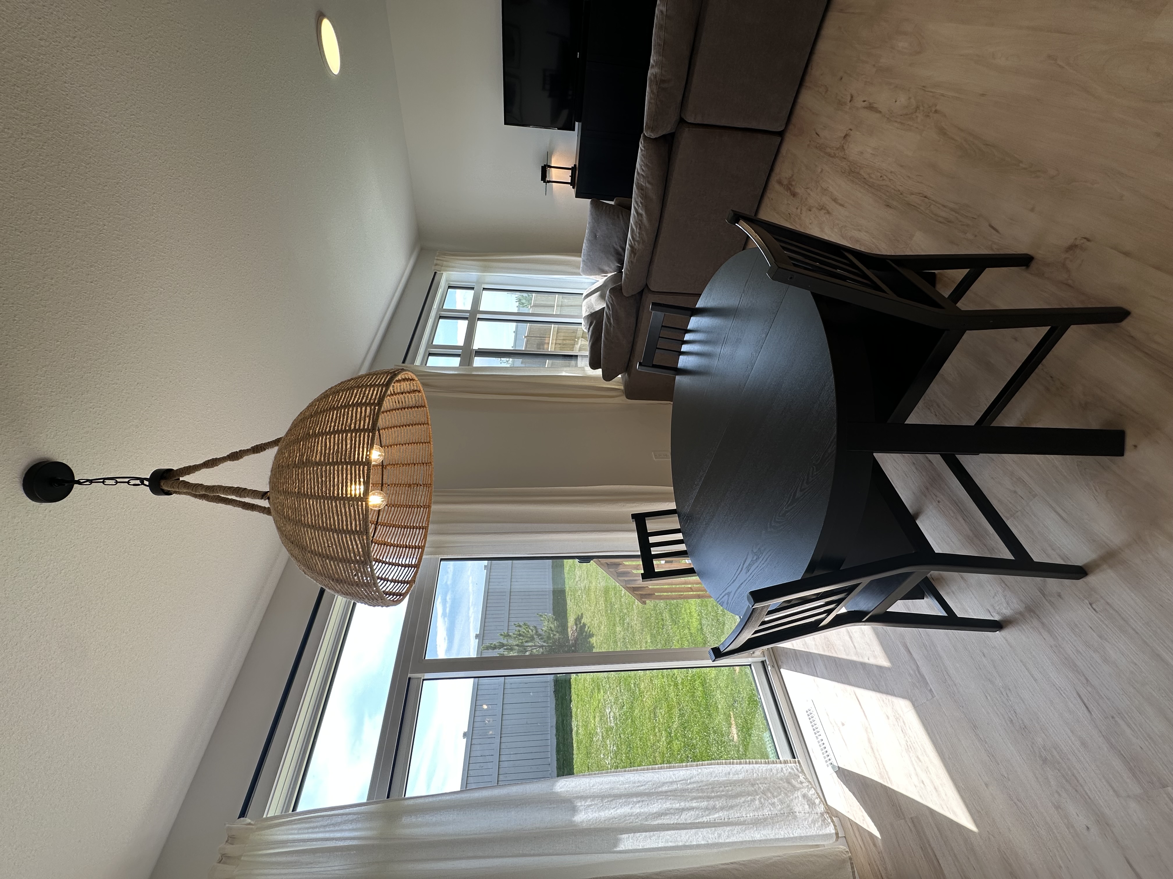 Bright/ spacious 3 bedroom home in St. Albert 